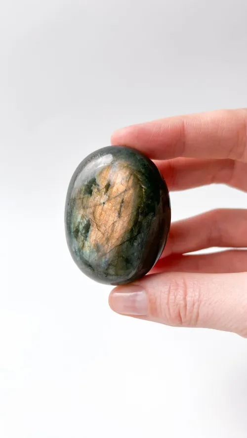 What Are the Benefits of Wearing Labradorite