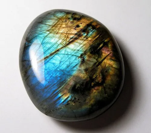 How to choose labradorite jewelry by recipient personality