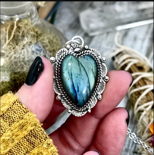 Labradorite vs. Moonstone: Decoding the Differences in Feldspar Minerals