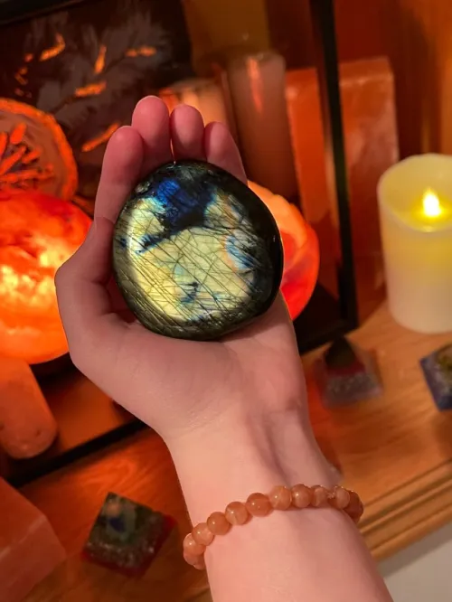 What Does Labradorite Crystal Do