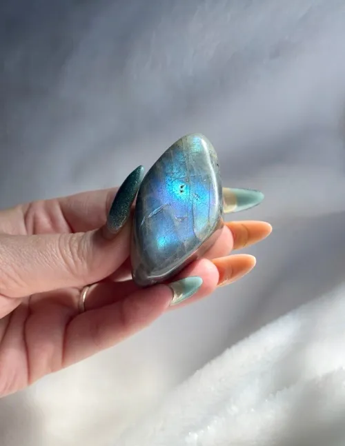 What Color Is Labradorite