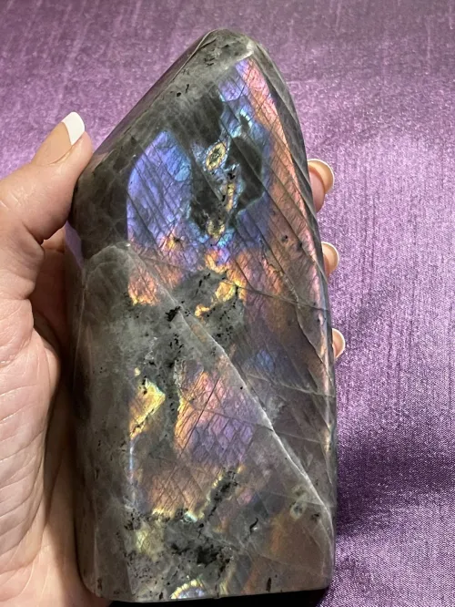 Does Labradorite Glow in the Dark