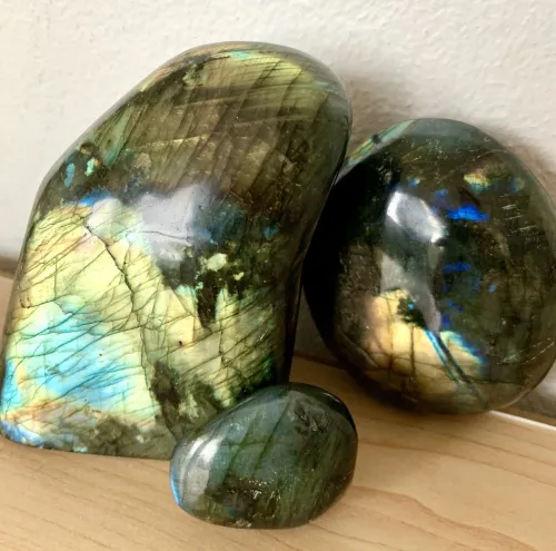 What Element Is Labradorite Associated With