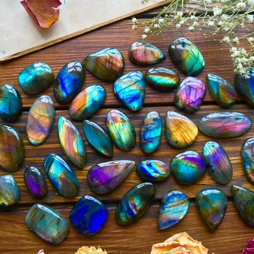 More Than Just Pretty: The Unique Optical Properties of Labradorite