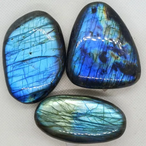 How to tell if a labradorite piece is natural or treated